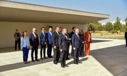 TBMM Dışişleri Komisyonu heyeti Denktaş’ın anıt mezarını ziyaret etti