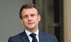 Macron, okullardaki abaya yasağına ilişkin taviz vermeyeceklerini belirtti