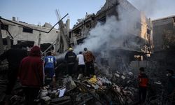 İsrail'in Gazze saldırılarında ölenlerin sayısı 315 artarak, 2 bin 215 oldu