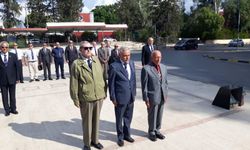 Emekli Subaylar Derneği kuruluşunun 33. yıl dönümü dolayısıyla Atatürk Anıtı’na çelenk koydu