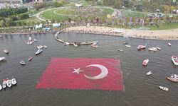 İzmit Körfezi'nde 1923 Metrekarelik Türk Bayrağı Açıldı