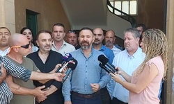 Kamuda Örgütlü 3 Sendika ''Bina Sorunu” Nedeniyle Lefke Kaymakamlığı’nda Uyarı Grevi Yaptı