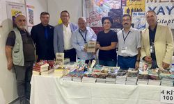 Züleyha Karaman, kitaplarını imzaladı