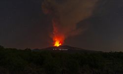 İtalya'da Etna Yanardağı Yeniden Faaliyete Geçti