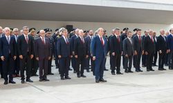 Kurucu Cumhurbaşkanı Denktaş'ın Anıt Mezarında Tören Düzenlendi