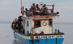 Endonezya Donanması, Arakanlı Müslüman Mültecilerle Dolu Tekneyi Geri İtti