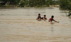 Filipinler'deki Kabayan Tropikal Fırtınası Binlerce Kişiyi Yerinden Etti