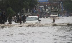Hindistan'da Michaung Fırtınasının Yol Açtığı Şiddetli Yağışlarda 8 Kişi Öldü