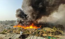 Bangladeş'te Mülteci Kampında Çıkan Yangında 1000'den Fazla Çadır Kül Oldu
