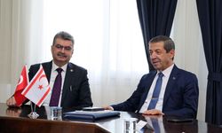 Dışişleri Bakanı Ertuğruloğlu, Türkiye-KKTC Parlamentolar Arası Dostluk Grubu'nu Kabul Etti