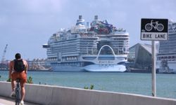 Dünya'nın En Büyük Yolcu Gemisi Miami Limanı'ndan İlk Yolculuğuna Çıkıyor