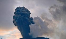 Endonezya'da Yanardağ Patlamaları Nedeniyle 6 Bin 500 Kişi Tahliye Edildi