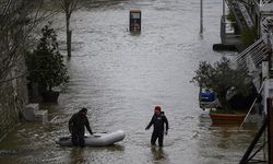 Fransa'nın 10 Bölgesi İçin Kuvvetli Yağış Ve Sel Uyarısı Yapıldı