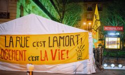 Fransız Muhalif Milletvekilleri, Evsizlerin Durumuna Dikkati Çekmek İçin Çadırda Yattı