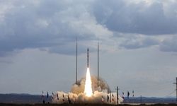İran, Araştırma Uydusunu Uzaya Fırlattı