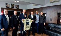 KKTC  Fenerbahçeliler Derneği, Ekonomi Ve Enerji Bakanı Amcaoğlu’nu Ziyaret Etti
