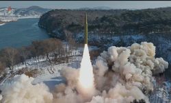 Kuzey Kore, Hipersonik Savaş Başlığına Sahip Balistik Füze Testi Yaptığını Duyurdu