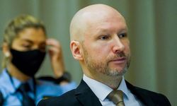 Norveç, Seri Katil Breivik'in Hücre Hapsinde Kalmaya Devam Etmesinde Kararlı