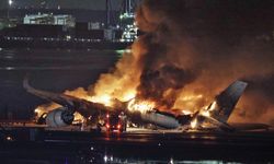 Tokyo'da Pistte Yolcu Uçağı İle Çarpışan Sahil Güvenlik Uçağındaki 6 Kişiden 5'i Öldü