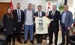 Dışişleri Bakanı Ertuğruloğlu, Fenerbahçeliler Derneği Yönetimini Kabul Etti