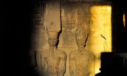 Mısır'da Firavun II. Ramses'in heykeline güneş vurdu