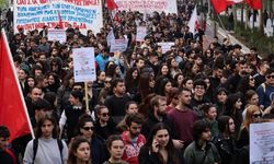 Yunanistan'da Öğrenci Ve Eğitimciler, Özel Üniversitelerin Açılması Planına Karşı Eylem Düzenledi