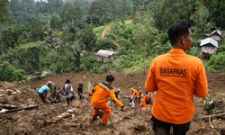 Endonezya'daki Toprak Kaymasında Ölü Sayısı 18'e Çıktı