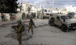 İsrail Güçleri Batı Şeria'da Çok Sayıda Filistinliyi Gözaltına Aldı