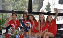 23 Nisan İlkokulu Kız Atletizm Takımından, Girne Belediye Başkanı Şenkul’a Ziyaret