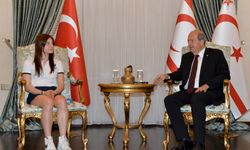 Cumhurbaşkanı  Tatar, Kıbrıslı Türk Yüzücü Özgül Çetin’i Kabul Etti
