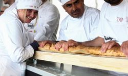 Dünyanın En Uzun Baget Ekmeği Rekoru Fransa'da Kırıldı