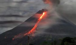 Endonezya'daki IBU Yanardağı'nda Patlama Oldu