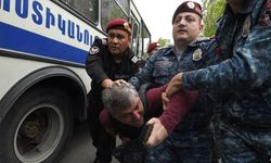 Ermenistan'ın Başkenti Erivan'da Sivil İtaatsizlik Eylemlerine Polis Müdahalesi