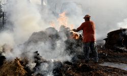 Hayvan Üreticileri Başbakanlık Önünde Balyalarla Ateş Yaktı