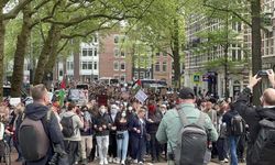 Hollanda'da Üniversitede Toplanmalarına İzin Verilmeyen Filistin Destekçileri Yürüyüş Yaptı
