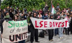 İngiltere'de LSE Öğrencileri Okullarının İsrail'le İşbirliğini Protesto İçin Çadır Kurdu