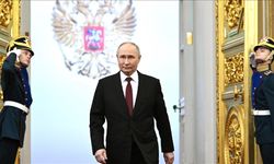 Rusya'da Hükümet, Putin'in Göreve Resmen Başlamasının Ardından İstifa Etti