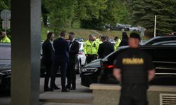 Suikast Girişiminde Ağır Yaralanan Slovakya Başbakanı Robert Fico 'Hayati Tehlikeyi Atlattı'