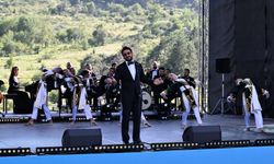 Dışişleri Bakanı Ertuğruloğlu, Şuşa’da TDT Konser Programını İzledi