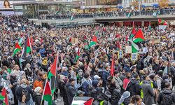 İsveç'in Başkenti Stockholm'de Filistin'e Destek Yürüyüşü Düzenlendi