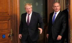 Boris Johnson’dan Netanyahu İddiası: “Ziyaretinden Sonra Tuvaletimde Dinleme Cihazı Bulundu”