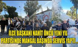 İlçe başkanı Nahit Öncü yeni yıl partisinde mangal başında servis yaptı ..