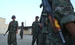 PKK/YPG, Deyrizor'da Fırat'ın Doğusundaki Köylerden Rejim Güçlerini Çıkarmak İçin Saldırı Başlattı