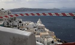 Santorini Adası'nda halk, tsunami riskine karşı önlem almaya başladı