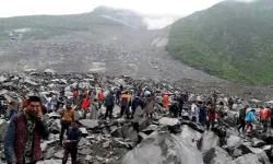 Çin'in Sıçuan eyaletinde meydana gelen heyelanda 30 kişi mahsur kaldı