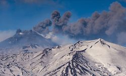 İtalya'da Etna Yanardağı'nda Yeniden Lav Akışı Meydana Geldi