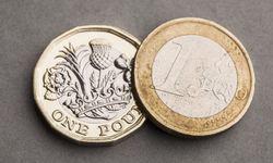 Sterlin 46,25, euro 38,25, dolar 36,55 TL’den işlem görüyor