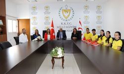 Çavuşoğlu, Haydarpaşa Ticaret Lisesi heyetini kabul etti