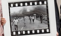 Vietnam Savaşı'nın önemli karelerinden "Napalm Kızı" fotoğrafını kimin çektiği tartışılıyor