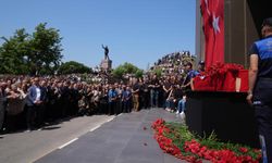 Manisa Belediye Başkanı Zeyrek için belediye önünde veda töreni düzenlendi